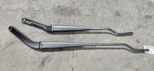 Load image into Gallery viewer, 2005-2009 Ford Mustang LH and RH Front Windshield Wiper Arm Pair OEM4