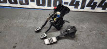 Load image into Gallery viewer, 2005-2009 Ford Mustang GT Manul Clutch, Brake & Gas Pedal Assembly OEM0
