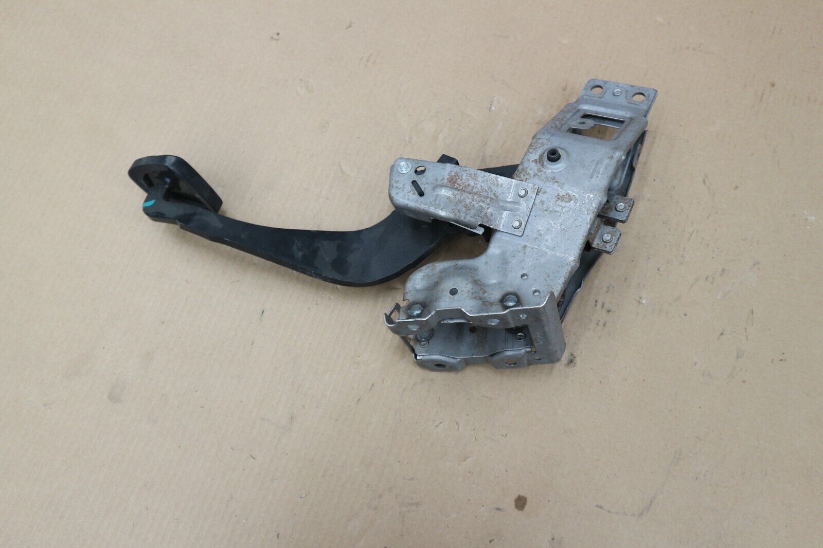 2011 Chevy Camaro SS Manual Brake Pedal 92247627 OEM