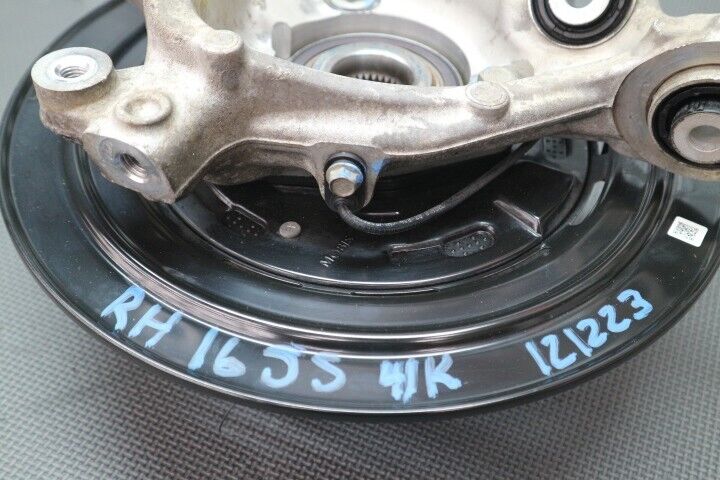 2016-2023 Chevrolet Camaro SS RH Passenger Rear Spindle Knuckle - OEM