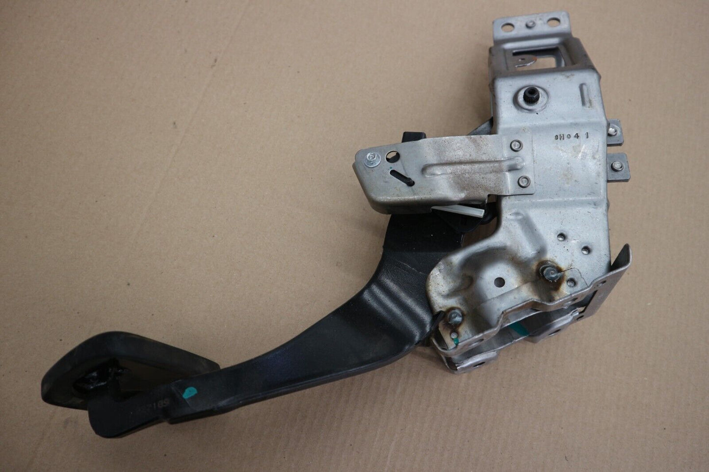 2010-2015 Chevrolet Camaro Brake Pedal Assembly "Automatic" OEM