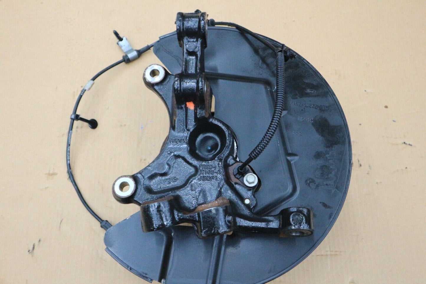 2015 2017 Ford Mustang GT 5.0 LH Driver Front Spindle Knuckle Hub OEM