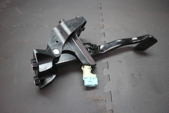 2015-2017 Ford Mustang GT Pedal Assembly Automatic Brake & Gas OEM