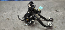 Load image into Gallery viewer, 2018-2023 Ford Mustang GT Manual Brake &amp; Clutch Pedal OEM5
