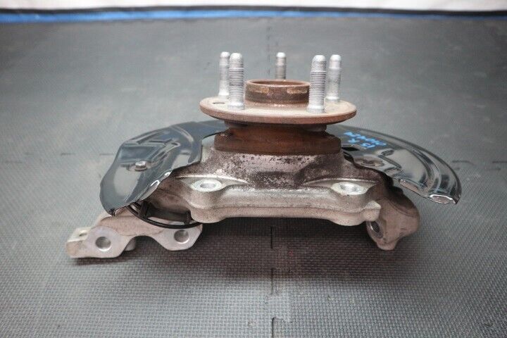 2010-2015 Chevrolet Camaro SS RH Front Spindle Knuckle Hub OEM