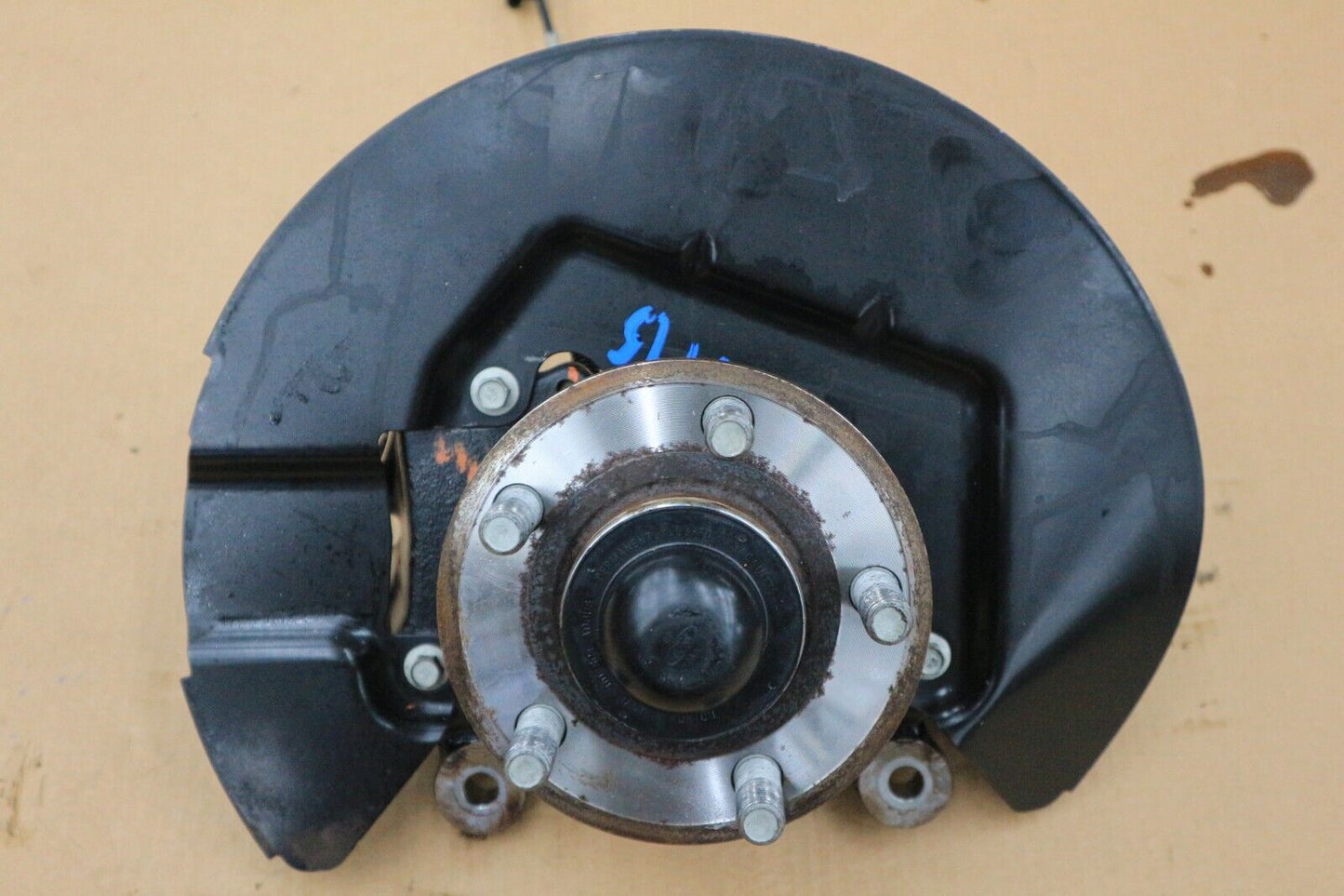 2015 2017 Ford Mustang GT 5.0 LH Driver Front Spindle Knuckle Hub OEM