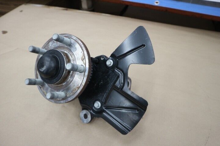 2015-2017 Ford Mustang GT 5.0 RH Passenger Front Spindle Knuckle Hub - OEM