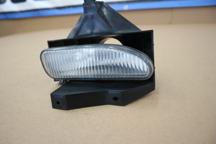 1999-2004 FORD MUSTANG PASSENGER SIDE FOG LIGHT OEM XR3315266A OEM