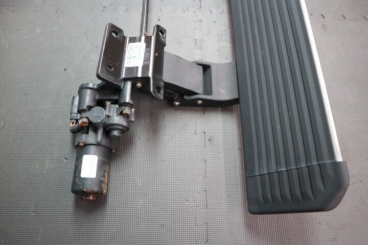 2015-2023 F150 King Ranch crew cab Power Folding Running Board LH OEM