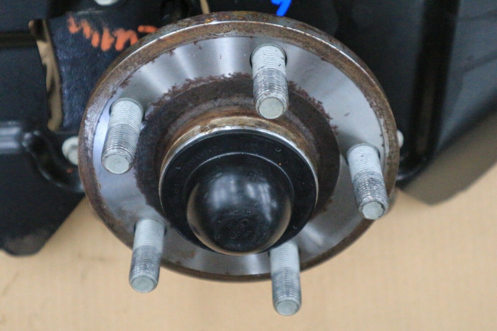 2015 2017 Ford Mustang GT 5.0 LH Driver Front Spindle Knuckle Hub OEM