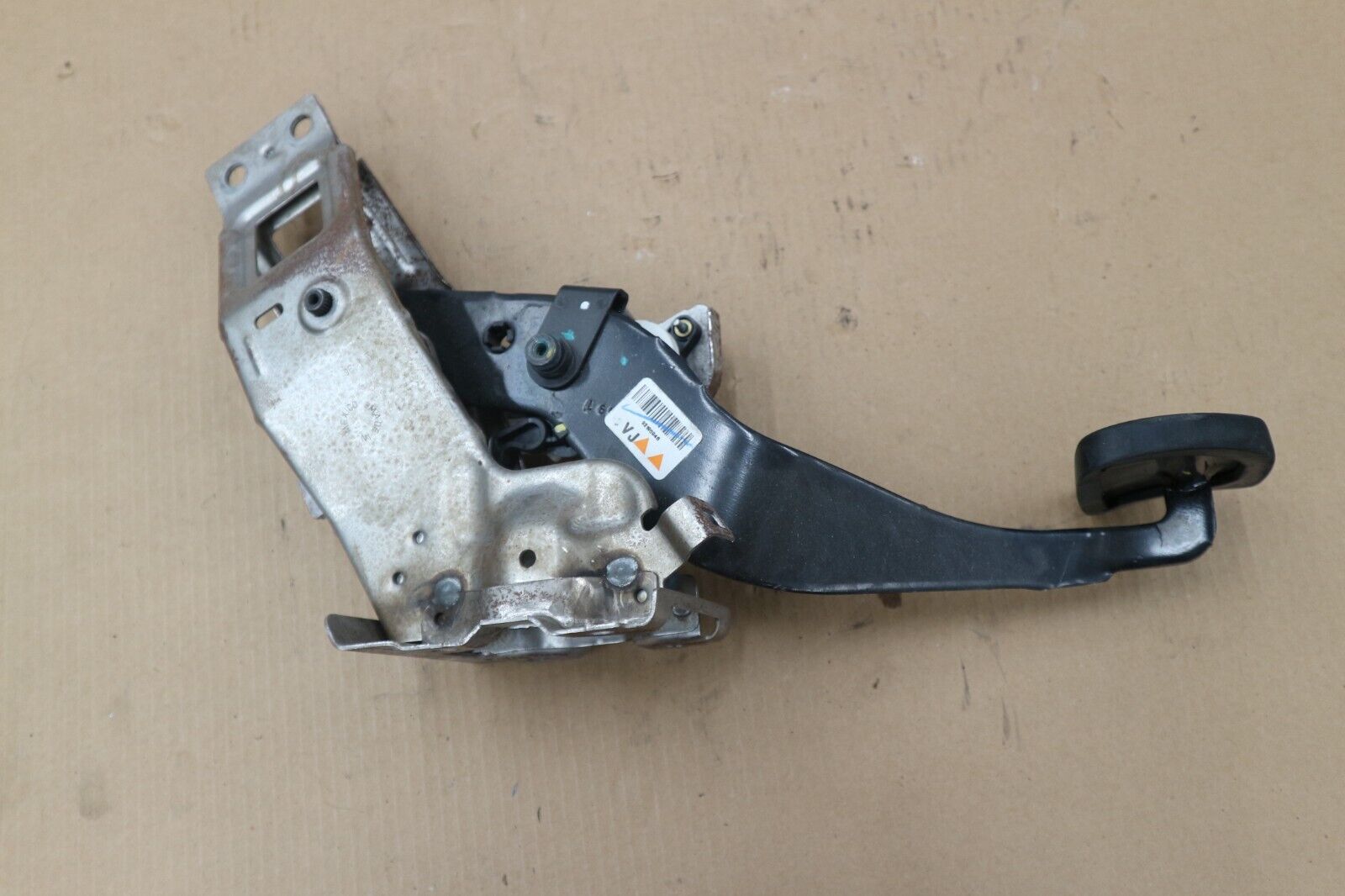 2010-2011Chevrolet Camaro Brake Pedal Assembly  92195946 - OEM