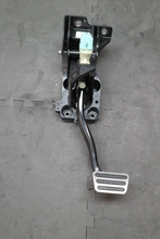 Load image into Gallery viewer, 2015-2023 Ford Mustang GT Brake Pedal Assembly Automatic OEM
