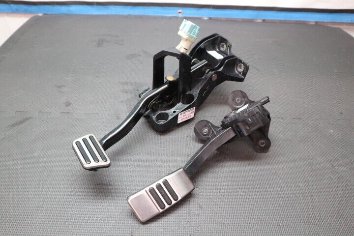 2018-2023 Ford Mustang GT Pedal Assembly Automatic Gas Brake Pedal OEM